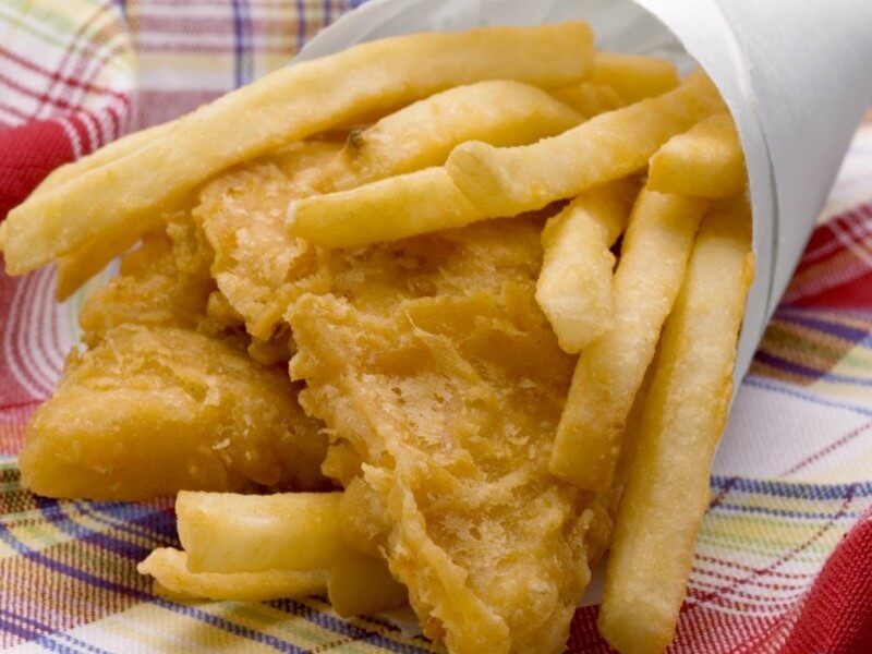 Fish and Chips (peste prajit cu cartofi)